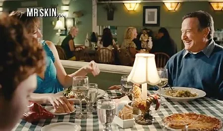 نوجوان سرخپوشان خیره کننده بر روی دوربین داستانهای جدید شهوانی