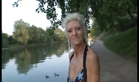 مرد ، برهنه دانش آموزان برهنه بهار خانم شهوانی را فشرده و گربه را لعنتی می کند