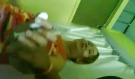 دوست پسر می شود در یک جلسه داغ لزبین دختر سکس با خواهر زن شهوانی خود را به فیلمبرداری برساند