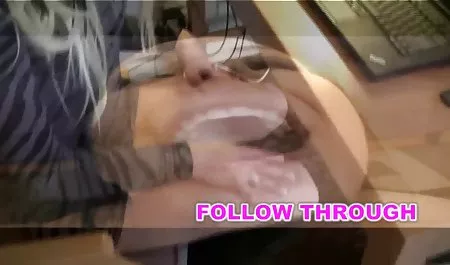 او رئیس خود را برای یک بالا آمدن Fucks می شهوانی داستان تصویری سکسی کند