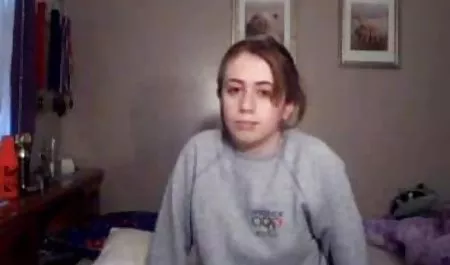 EB سکس باحال شهوانی در جوراب ساق بلند و پاشنه لاتکس.