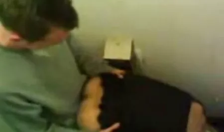 خام و مقعد Banged Hotties داداش شهوانی می شود Jizzed