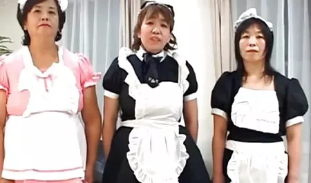 دختر سیاه و سفید طبیعی طبیعی داستان حشری شهوانی بزرگ با گربه بازی می کند