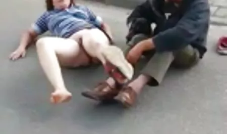 دختر مودار و ضربدری شهوانی لیسیدن و وزغ بالغ