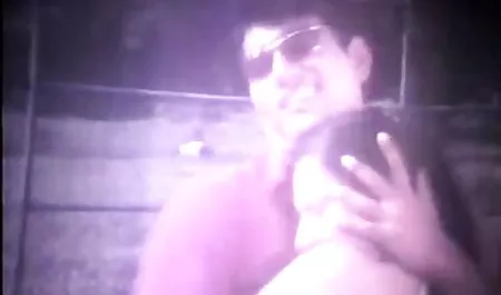 جوانان شکر بلوند ، آن را به توپ عمیق شهوانی خانوادگی در اتاق خواب او می برد