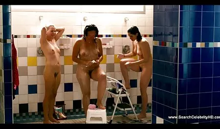 قهوهای مایل به زرد و بلوند شاخی ، یک داستانهای شهوانی خاله خروس سیاه را از بیدمشک خود در پارک می گیرد