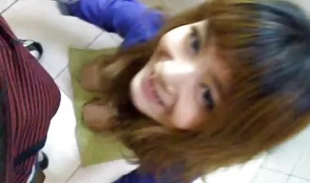 دختر هندی 55 دقیقه داستانهای مصور سکسی شهوانی در باران فرار می کند