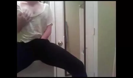 شخص آلت تناسلی مرد کوچک در حال پاره شدن داستان کس شهوانی است